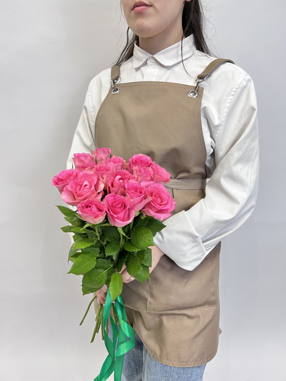 Цветочный букет из 15 розовых роз стандарт 50 см