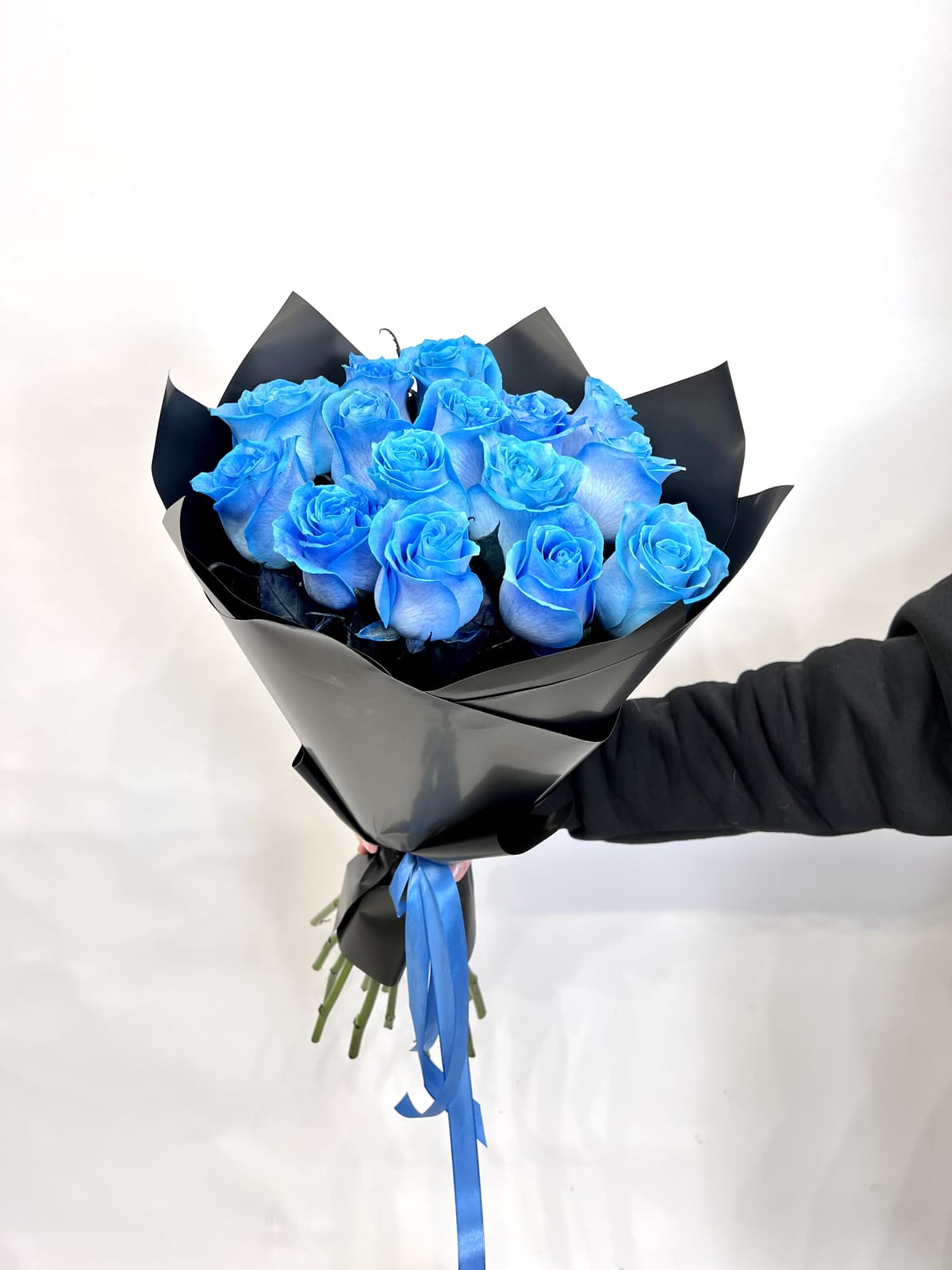 Букет из 15 синих Роз Эквадор в матовой бумаге