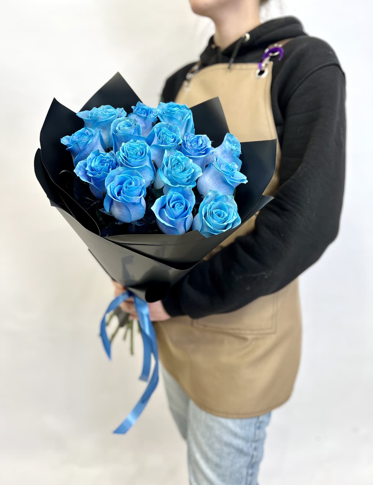 Букет из 15 синих Роз Эквадор в матовой бумаге