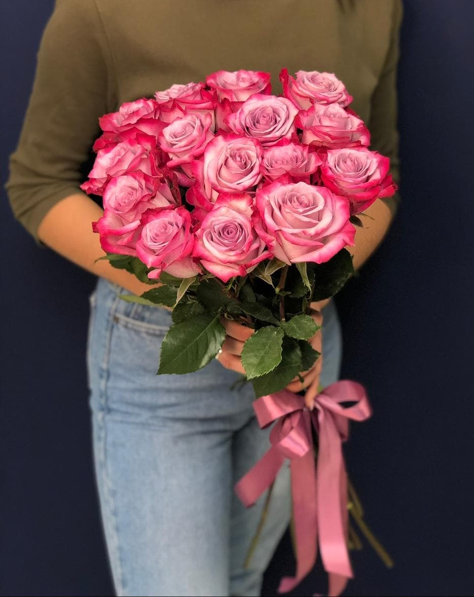 Букет из 15 сиреневых Роз Эквадор 50 см