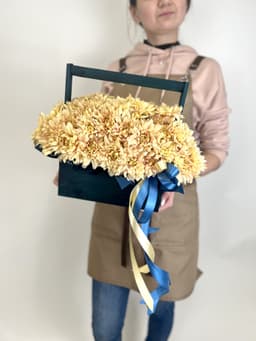 Букет из 15 цветных хризантем в ящике