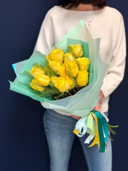 Букет из 15 жёлтых Роз Эквадор в фирменном оформлении 60 см