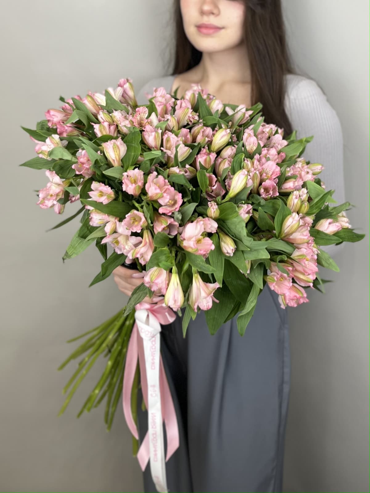 Весенний букет из 25 альстромерий "Elegance"