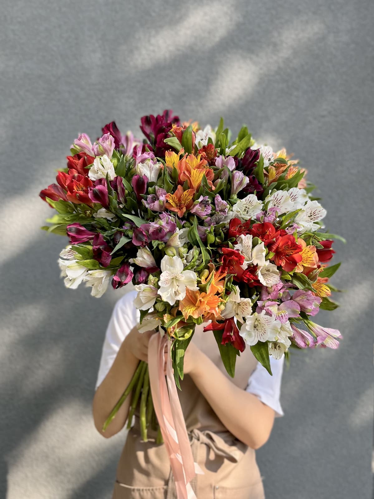 Популярный букет из 25 Альстромерий микс