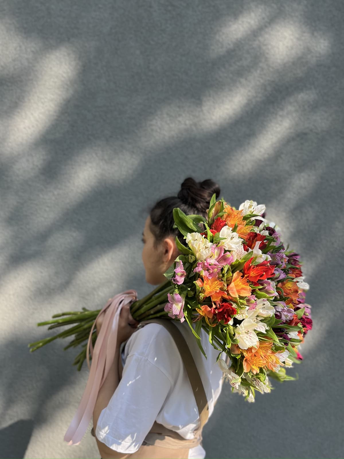 Популярный букет из 25 Альстромерий микс