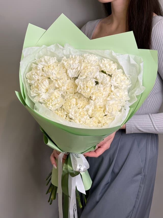 Красочный букет из 25 белых диантусов Красочный букет из 25 белых диантусов