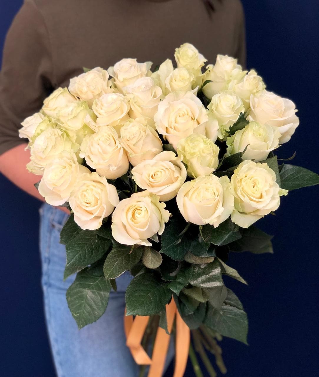 Букет из 25 белых роз Эквадор 50 см