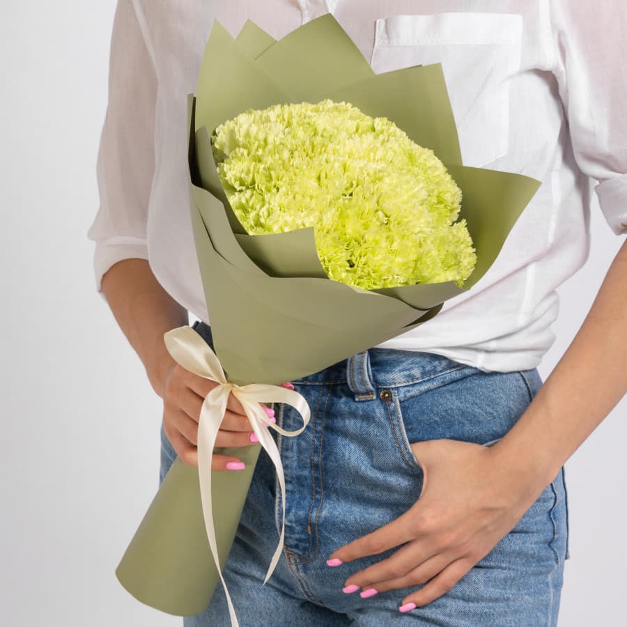 Стильный букет из 25 диантусов в матовой бумаге