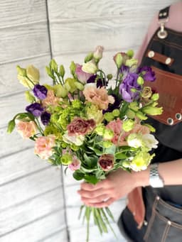 Красивый букет из 25 эустом