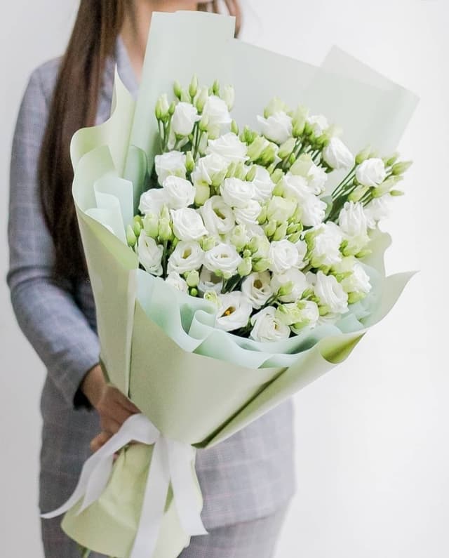 Шикарный букет из 25 Эустом в матовой бумаге Уфа Шикарный букет из 25 Эустом в матовой бумаге Уфа