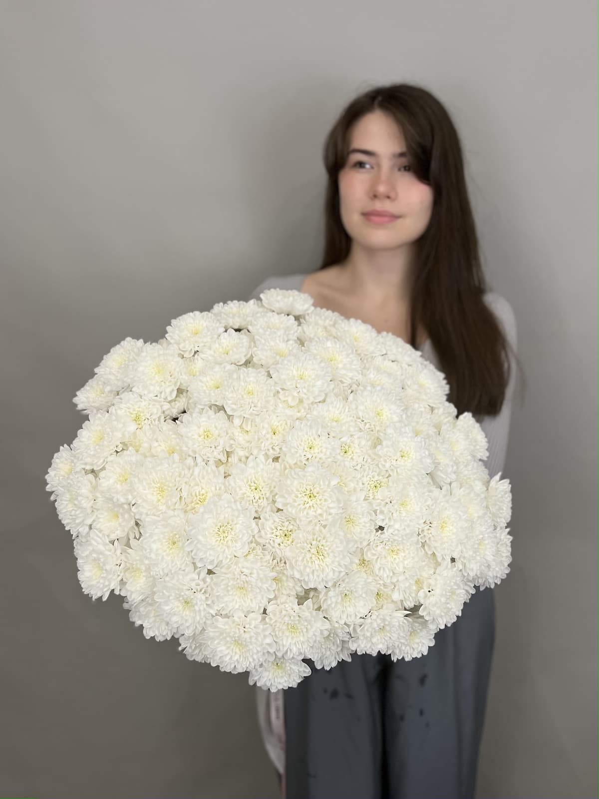 Букет цветов из 25 хризантем Алтай