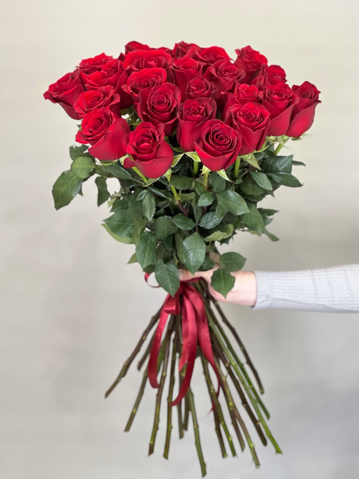 Букет из 25 красных роз 70 см премиум