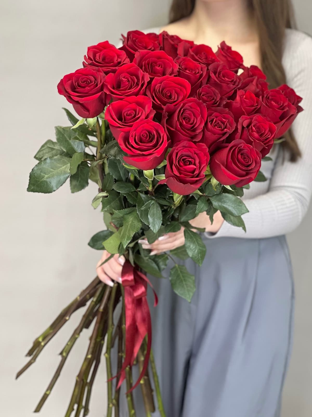 Букет из 25 красных роз 70 см премиум