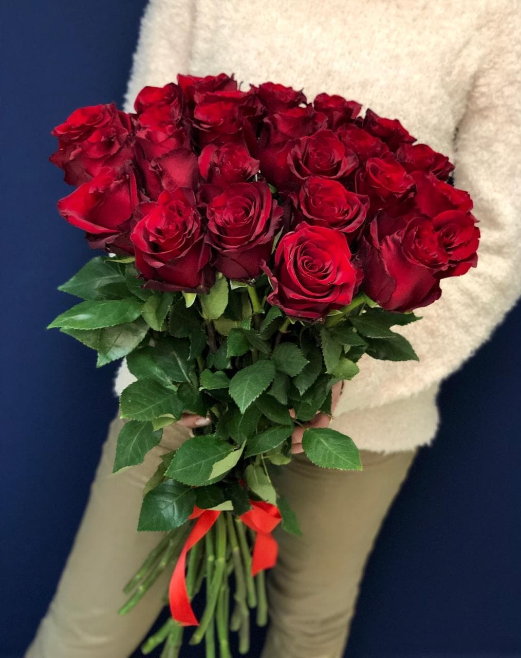 Популярный букет из 25 красных роз Эквадор 100 см