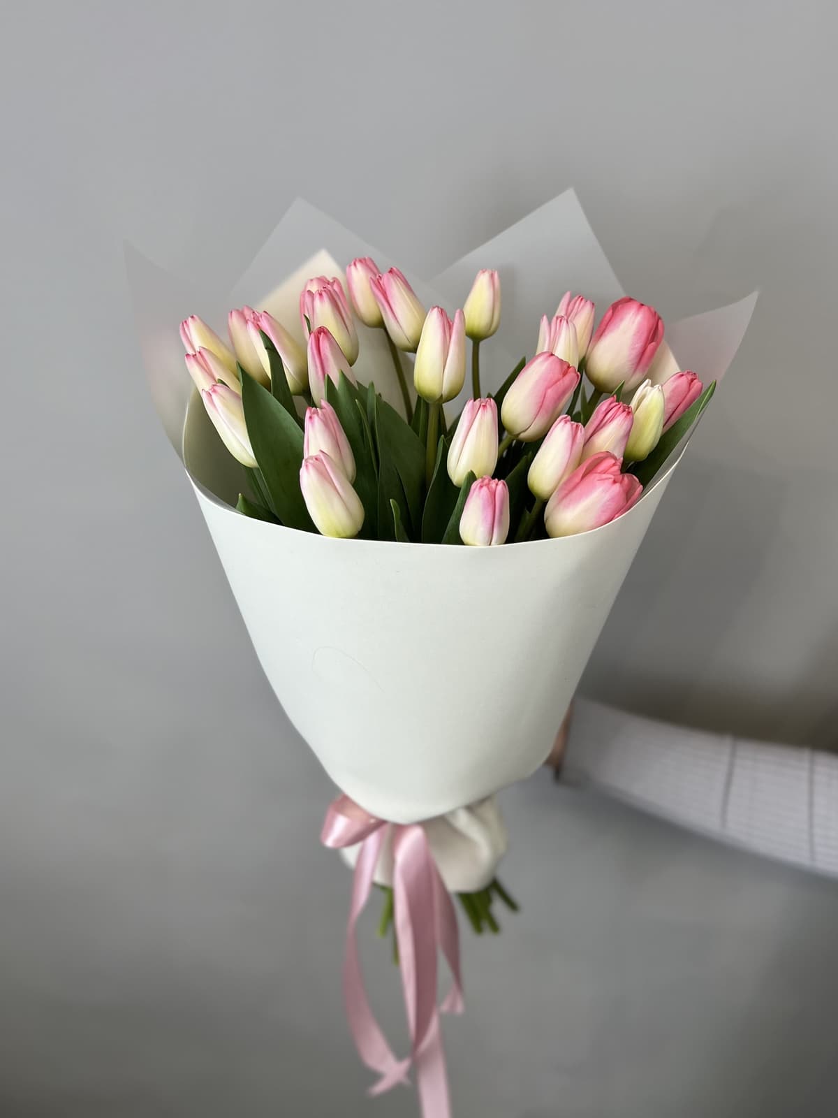 Популярный букет из 25 нежно розовых тюльпанов в фоамиране