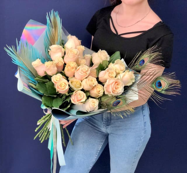 Роскошный букет из 25 нежных Роз Эквадор в стильном оформлении 60 см Роскошный букет из 25 нежных Роз Эквадор в стильном оформлении 60 см