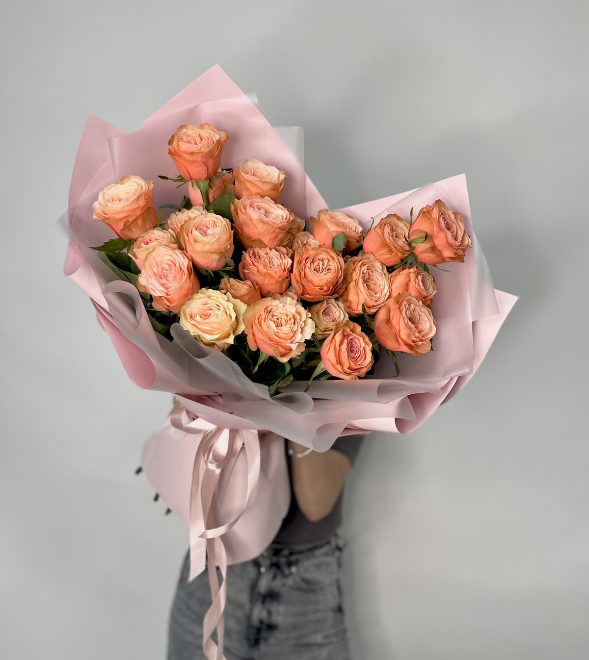 Букет из 25 Пионовидных Роз "Кахала"