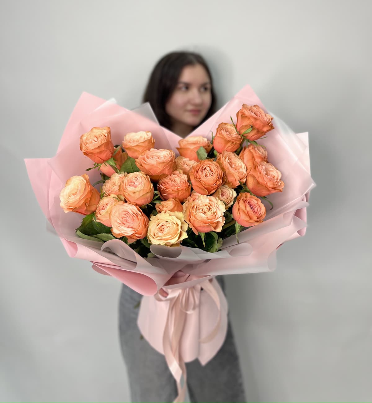 Букет из 25 Пионовидных Роз "Кахала"