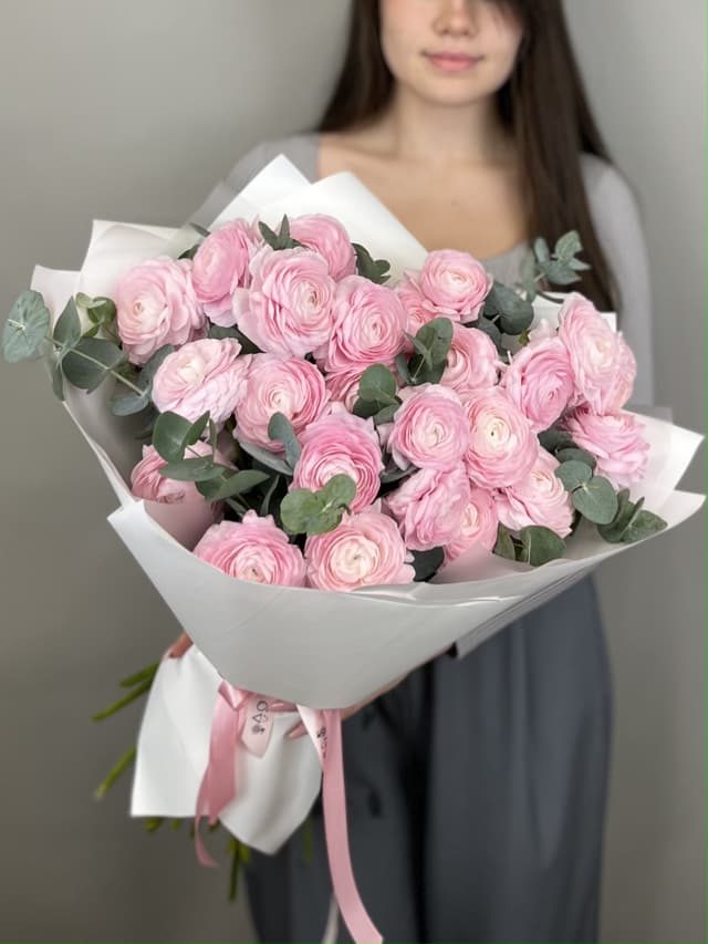 Букет из 25 ранункулюсов "Леди" Букет из 25 ранункулюсов "Леди"