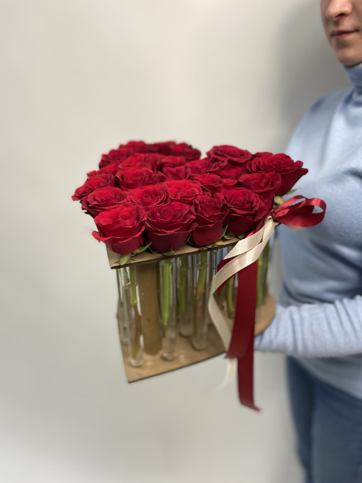 Букет из 25 Роз в пробирках