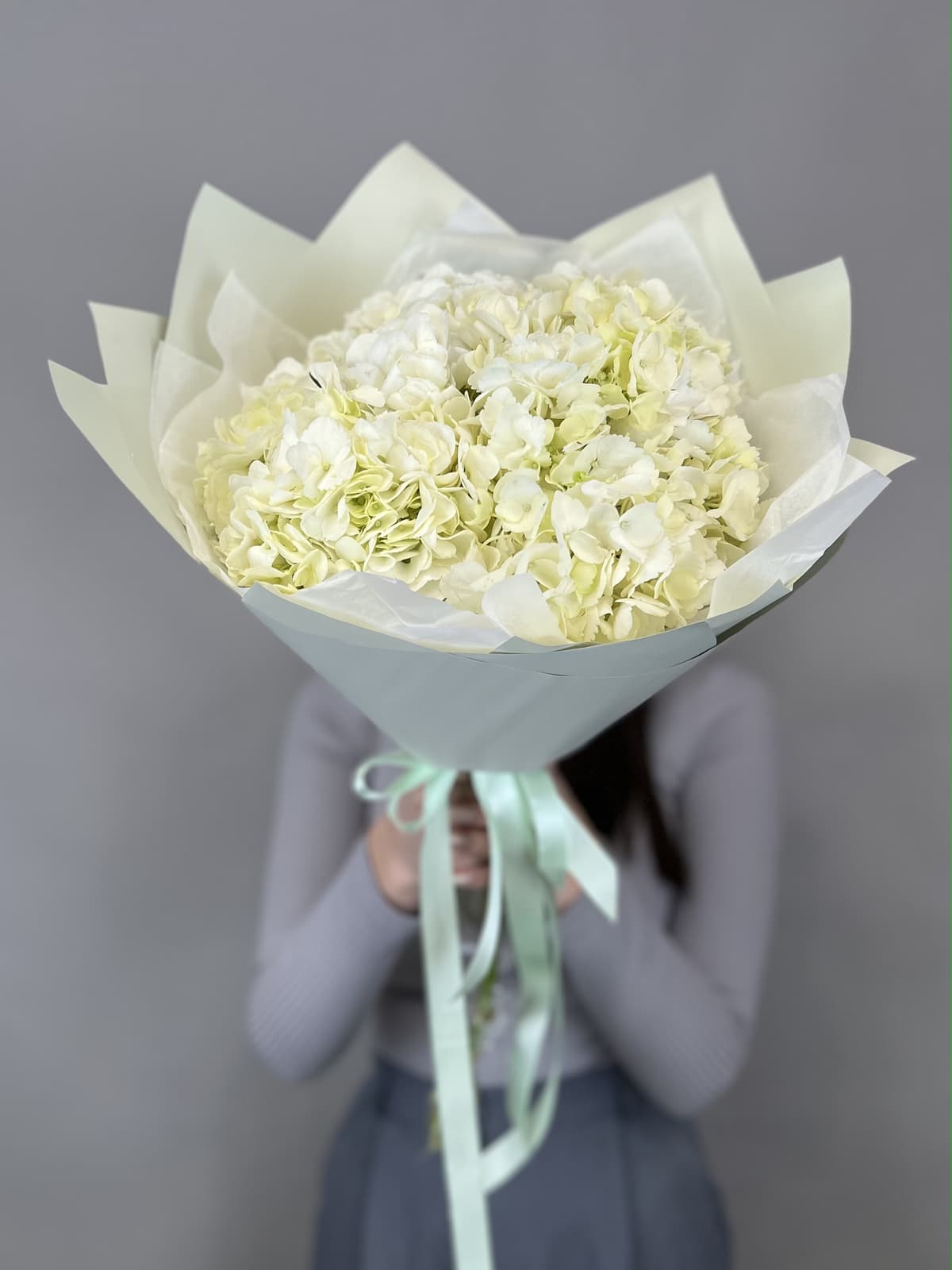 Букет из 3 белых гортензий