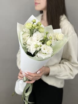 Мини букет из 3 белых эустом