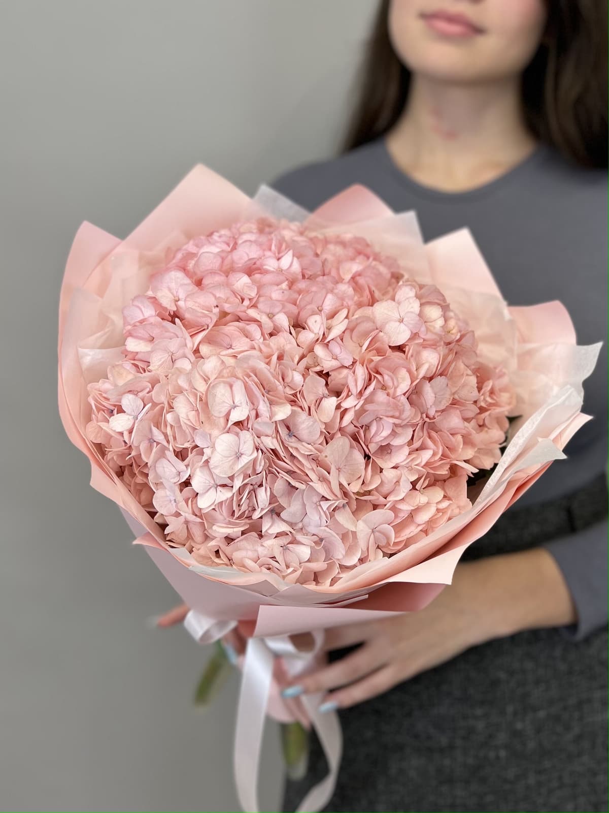 Нежный букет из 3 розовых гортензий