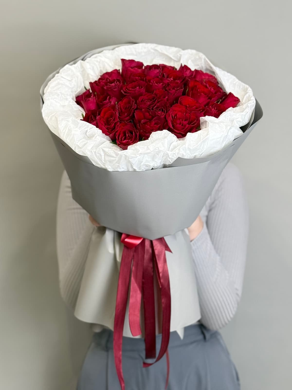 Букет из 35 красных роз Кения 35-40 см в фирменной упаковке