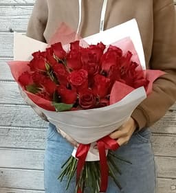 Роскошный букет из 35 красных роз Кения 35-40см в фоамиране