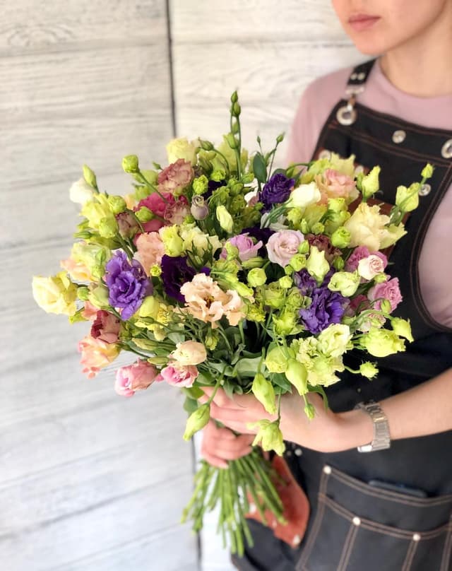 Шикарный букет из 45 эустом Уфа Шикарный букет из 45 эустом Уфа