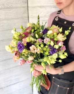 Шикарный букет из 45 эустом