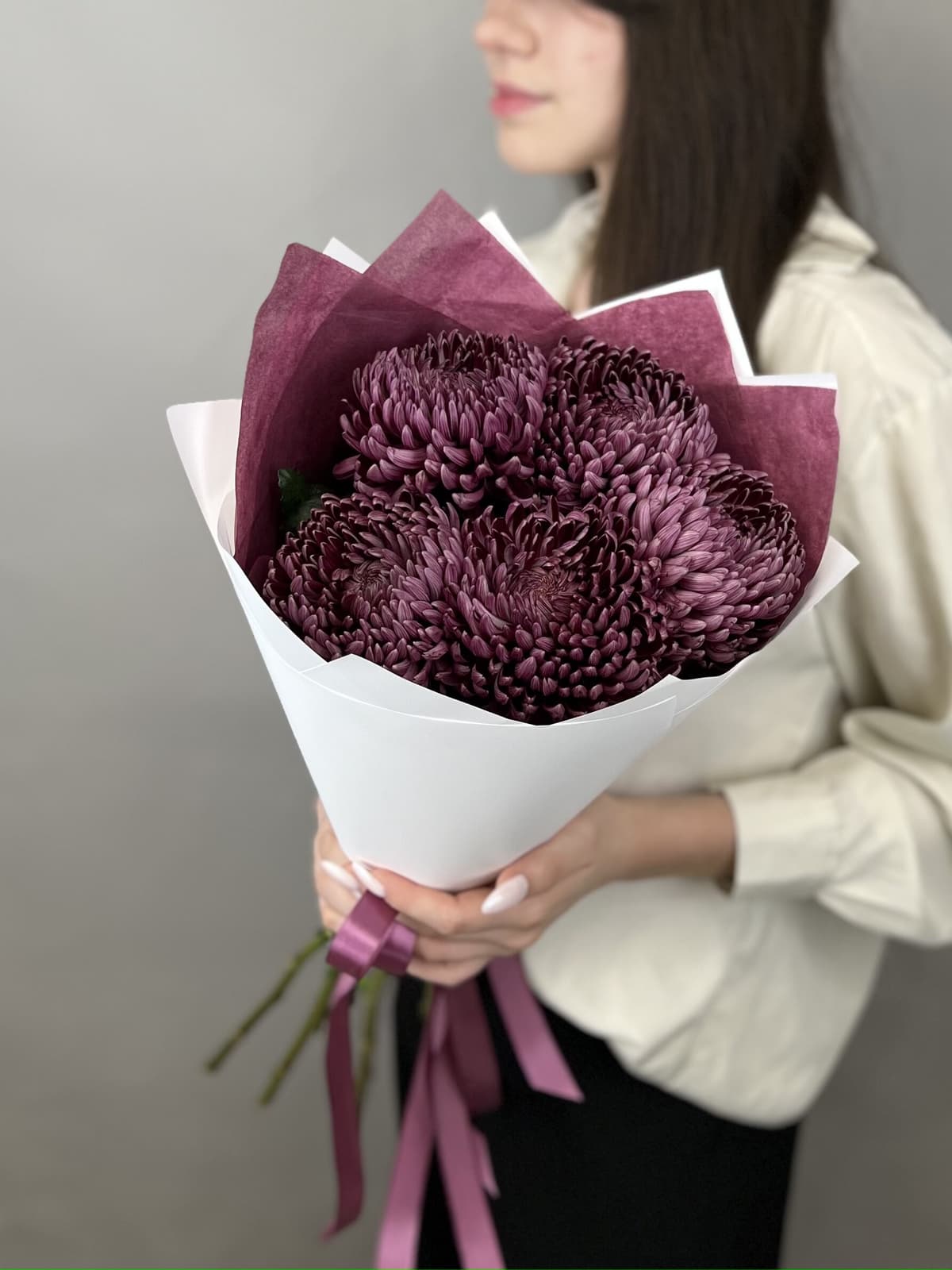 Букет из 5 фиолетовых хризантем Bigoudi