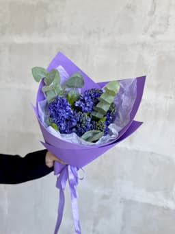 Букет из 5 Гиацинтов в фоамиране с Эвкалиптом