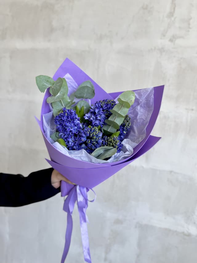 Букет из 5 Гиацинтов в фоамиране с Эвкалиптом Букет из 5 Гиацинтов в фоамиране с Эвкалиптом