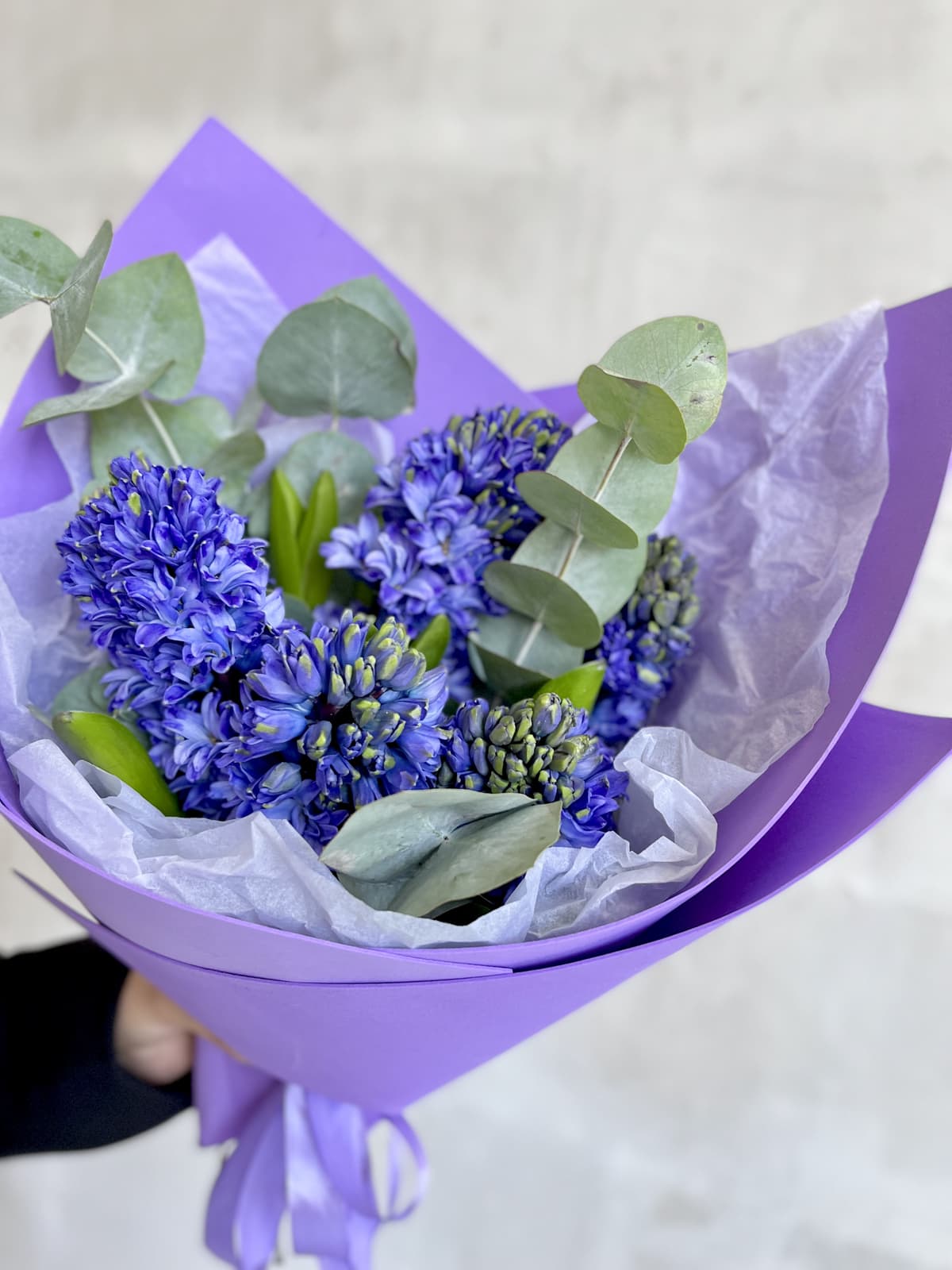 Букет из 5 Гиацинтов в фоамиране с Эвкалиптом