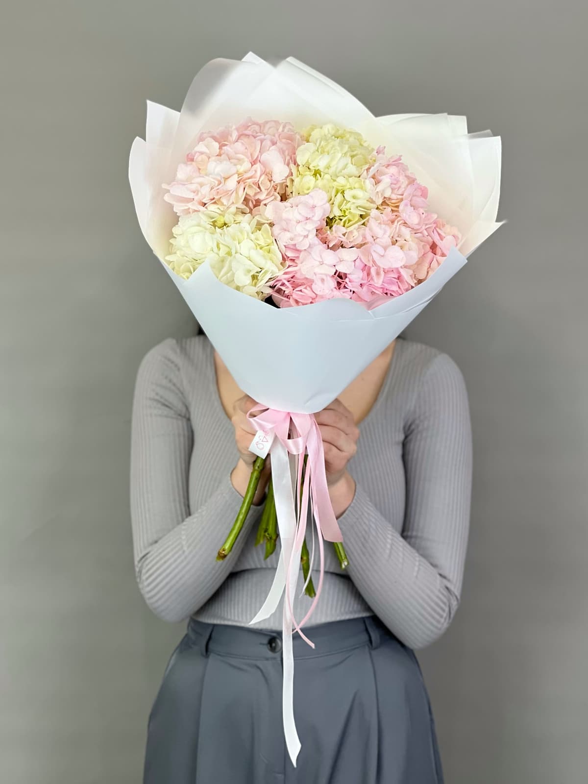 Цветочный букет из 5 гортензий "Blush"