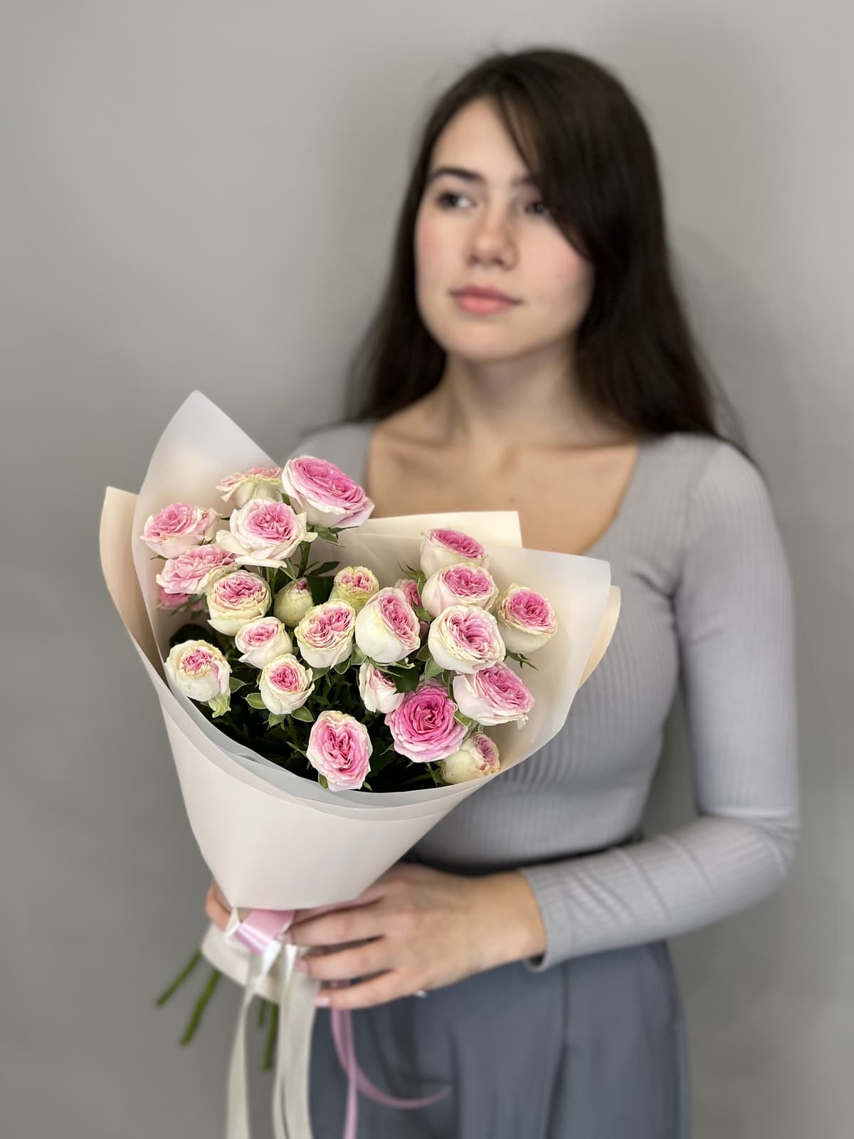 Нежный букет из 5 кустовых пионовидных роз "Gelato" S