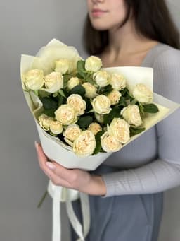 Красочный букет из 5 кустовых пионовидных роз "Летняя роза" (5)