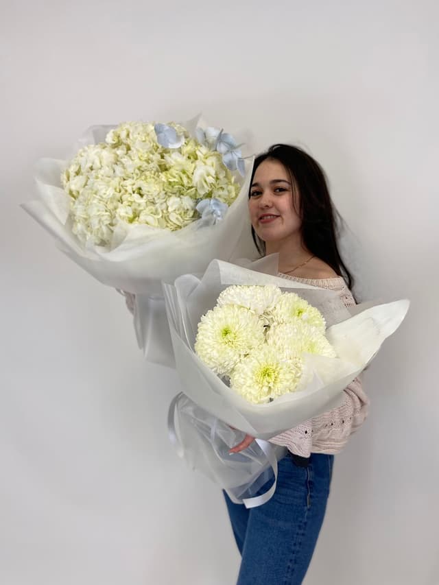 Букет из 5 Одноголовых Хризантем Букет из 5 Одноголовых Хризантем