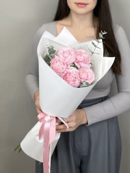 Букет из 5 ранункулюсов "Lady"