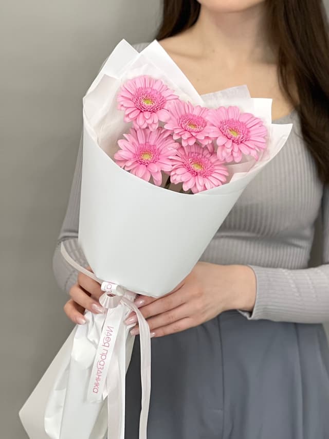 Букет цветов из 5 розовых гермини Букет цветов из 5 розовых гермини