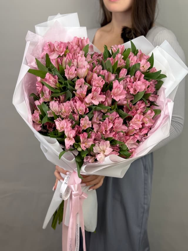 Прекрасный букет из 51 альстромерий "Primadonna" Прекрасный букет из 51 альстромерий "Primadonna"