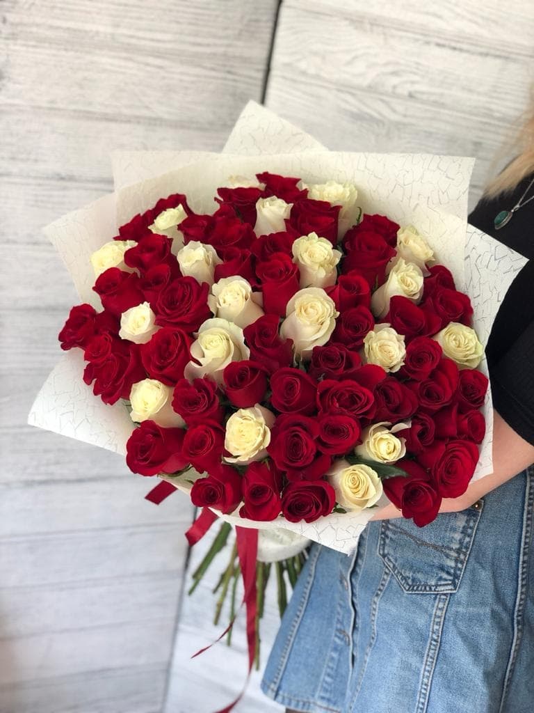 Нежный букет из 51 эквадорской розы 50 см