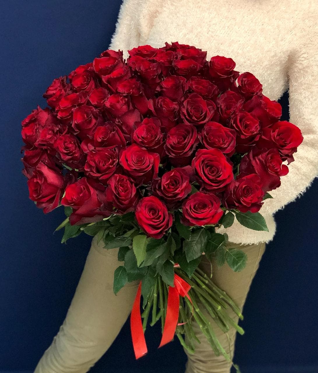 Шикарный букет из 51 красной розы Эквадор 90 см