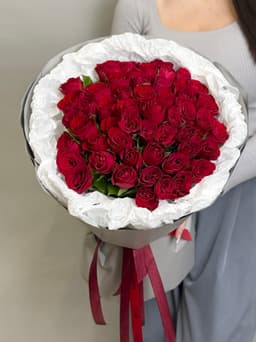 Букет из 51 красной розы Кения 35-40 см в фирменной упаковке