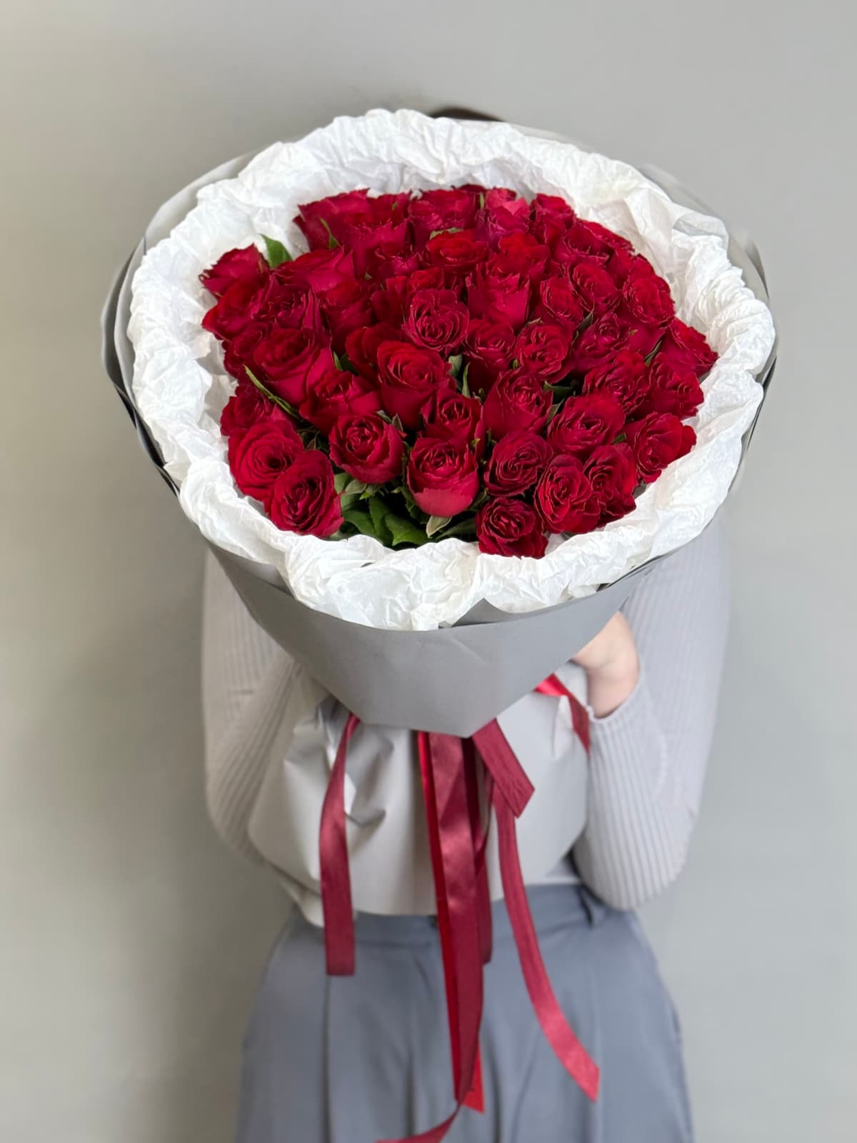 Букет из 51 красной розы Кения 35-40 см в фирменной упаковке