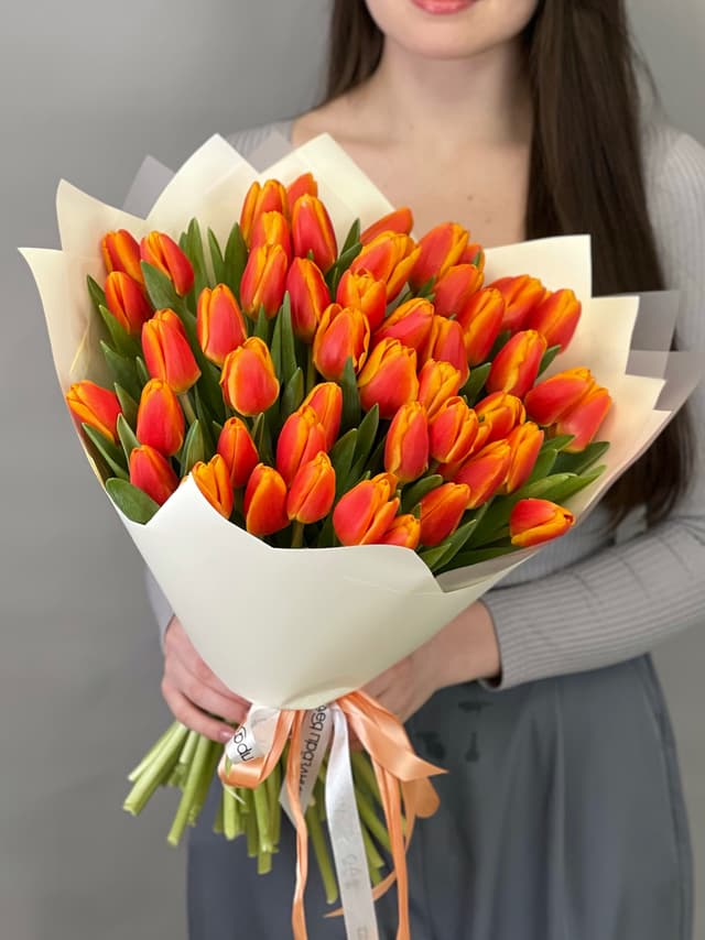 Букет из 51 оранжевого тюльпана Букет из 51 оранжевого тюльпана