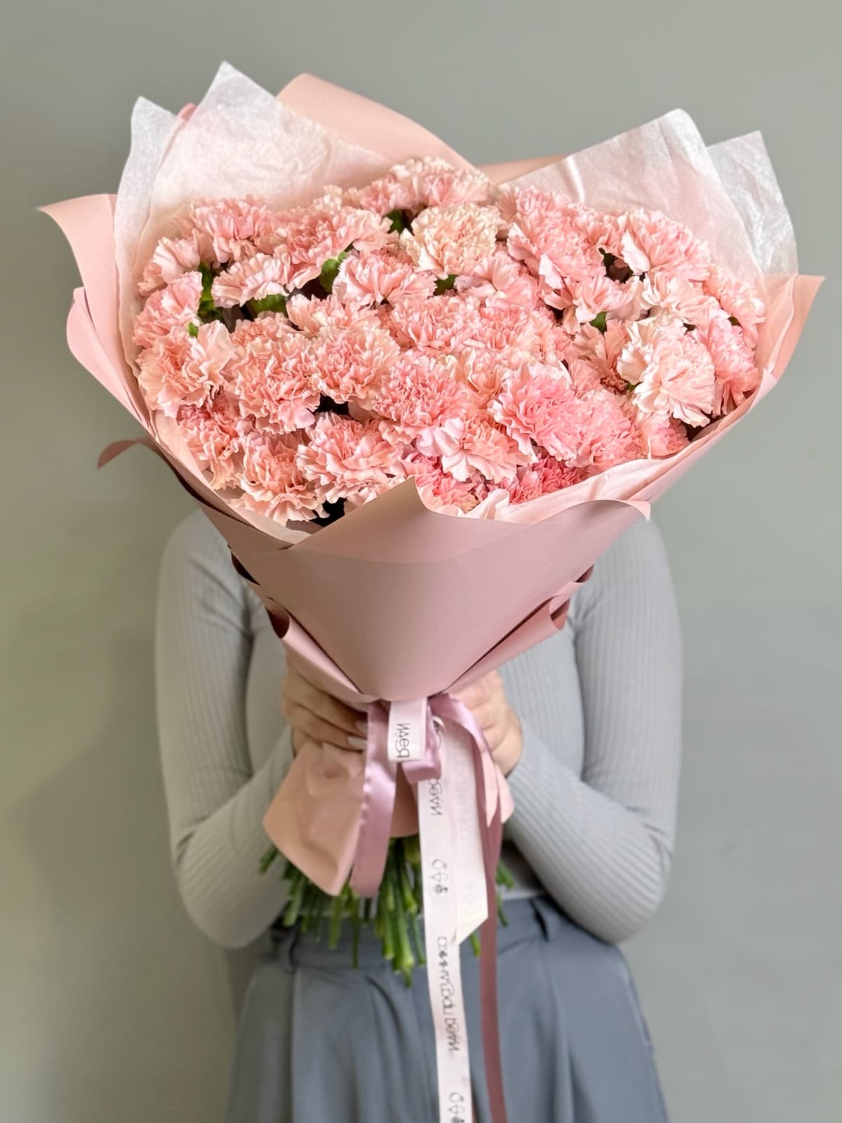 Свежий букет из 51 розового диантуса