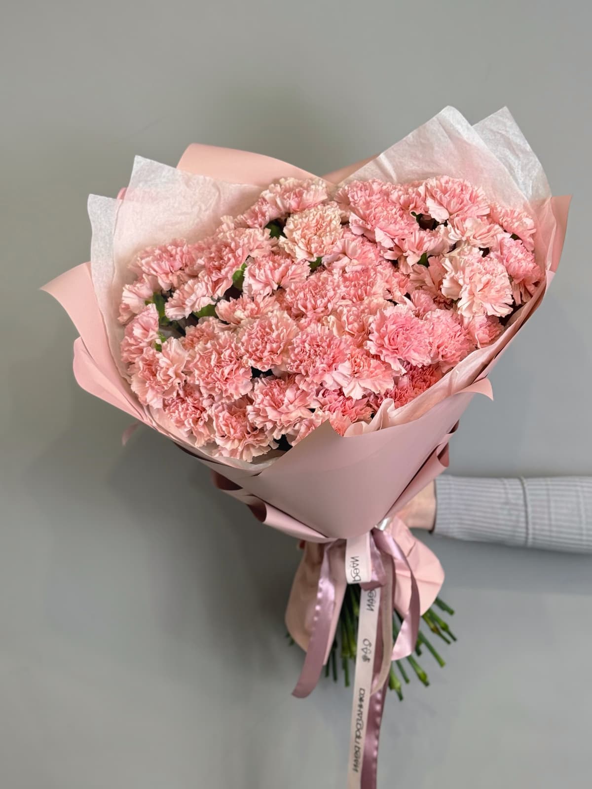 Свежий букет из 51 розового диантуса