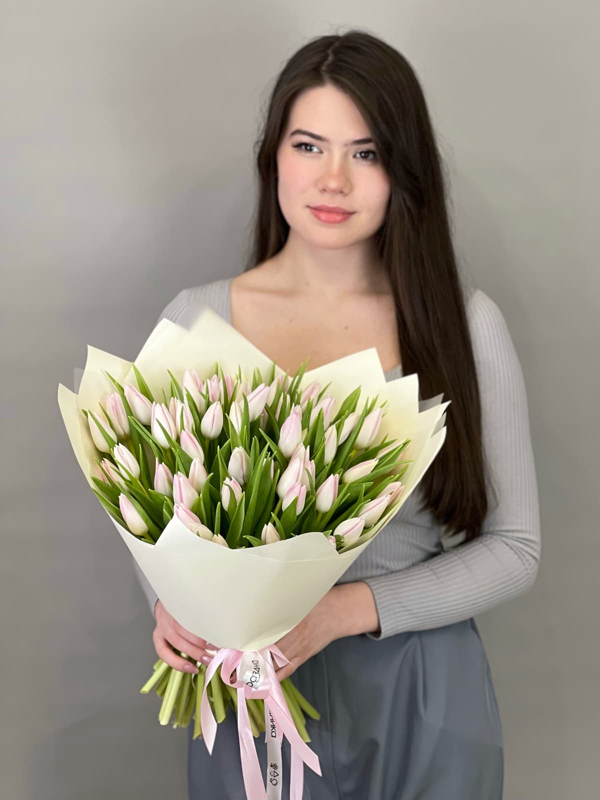 Весенний букет из 51 розового тюльпана